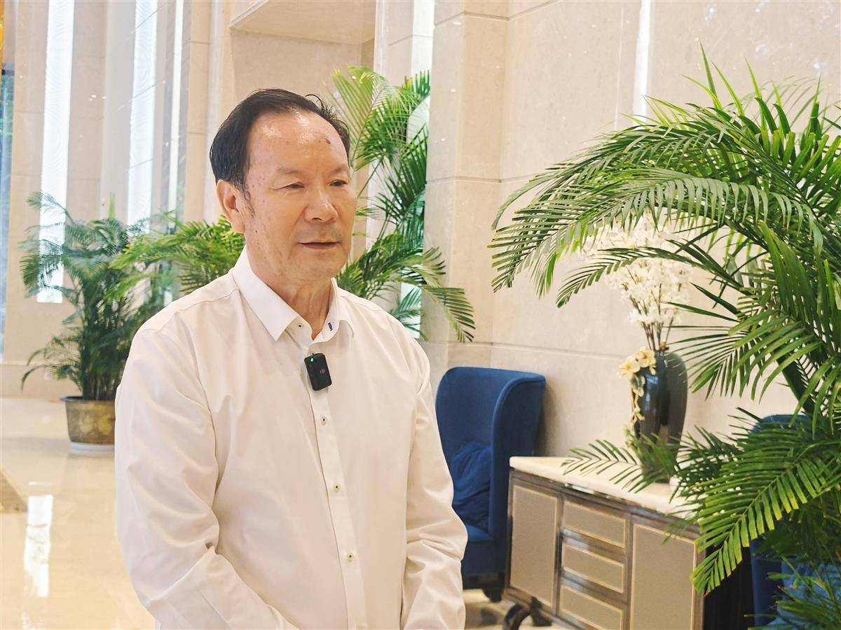 湖北商会何和平.jpg